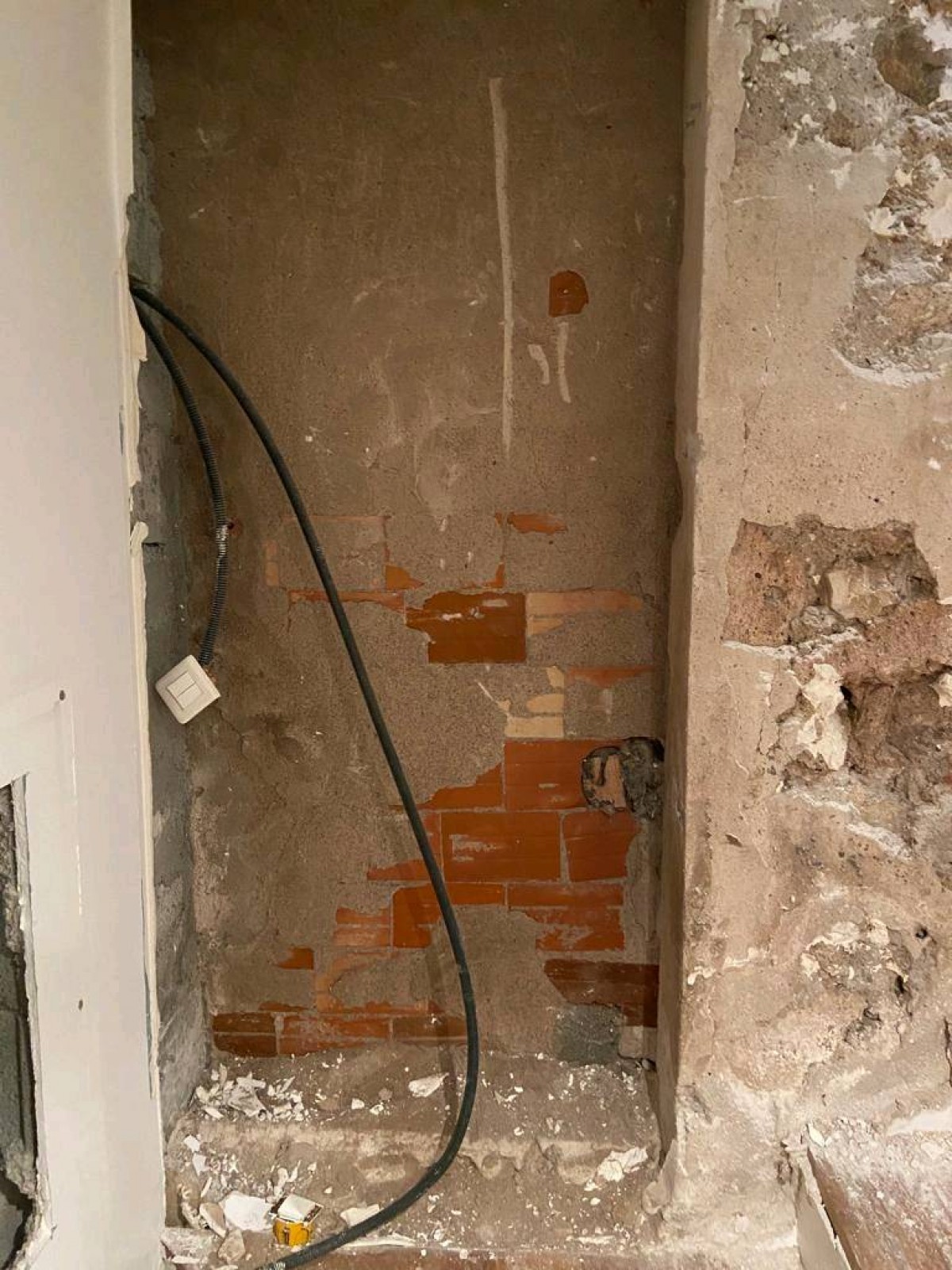 Entreprise spécialisée dans le traitement des infiltrations lateral par application d'un cuvelage à Draguignan dans le Var