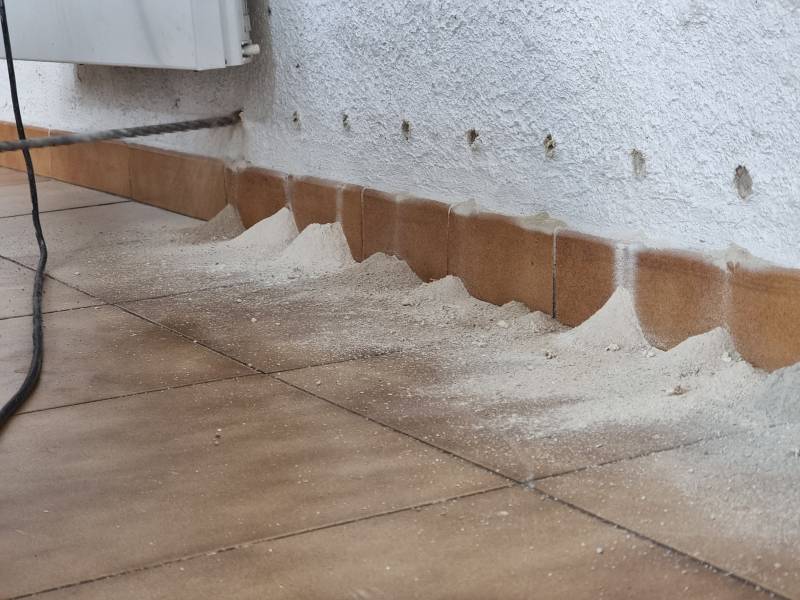 Traitement des remontées capillaires sur les mur d'une maison ancienne à Manosque