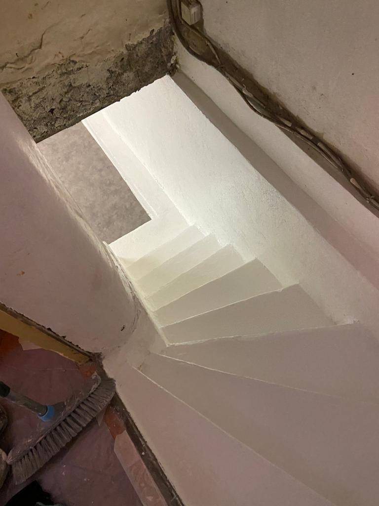 Réalisation d'un cuvelage complet dans une cave a la garde dans le 83